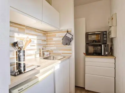 Cuisine ou kitchenette dans l'établissement Studio confortable à 300 m de la plage avec parking privé - FR-1-788-45