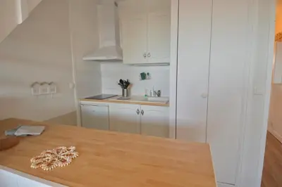 Cuisine ou kitchenette dans l'établissement Aux beaux coquillages, vue mer et sur le port