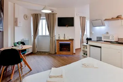 Cuisine ou kitchenette dans l'établissement Le cocon des Rosies le Eleanor Roosevelt