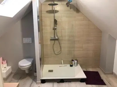 Salle de bains dans l'établissement Maison à Luc sur Mer