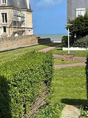 Jardin de l'établissement Appartement cosy avec jardin vue et accès à 30m de la mer