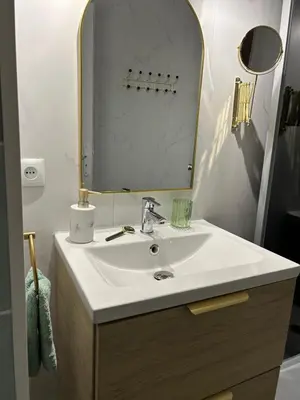 Salle de bains dans l'établissement La Suite Émeraude - Cosy, chic et bord de mer