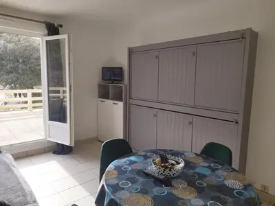 Télévision ou salle de divertissement dans l'établissement La terrasse