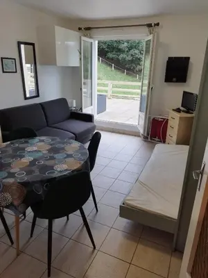 Télévision ou salle de divertissement dans l'établissement La terrasse