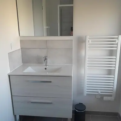 Salle de bains dans l'établissement La Grange aux Abeilles 2