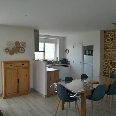 Cuisine ou kitchenette dans l'établissement La Grange aux Abeilles 3