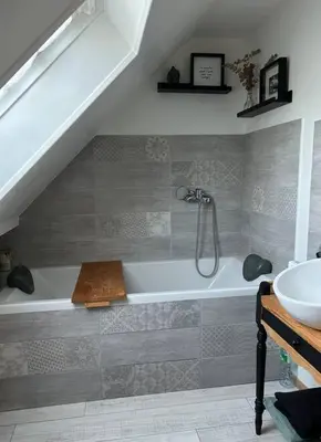 Salle de bains dans l'établissement La Maison Mimosa - Espace, Confort et Proche Plage