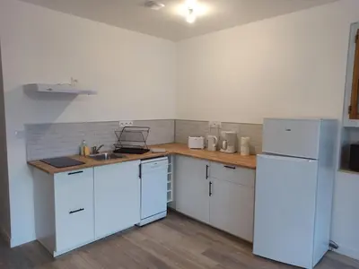 Cuisine ou kitchenette dans l'établissement Appartement 2 à 4 personnes proche de la mer