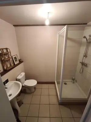 Salle de bains dans l'établissement Gîte de La Bacouette