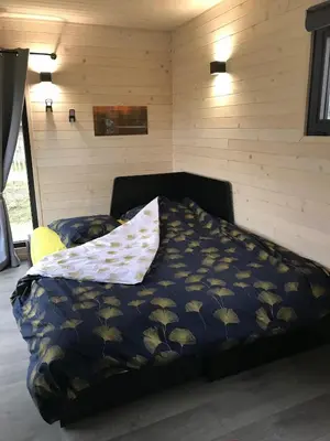 Un ou plusieurs lits dans un hébergement de l'établissement Le Cabanon - Tiny House 150m de la Plage