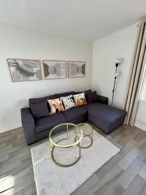 Coin salon dans l'établissement Cocon Cosy Verdoyant - Free Private Parking, Breakfast, Wifi, Netflix