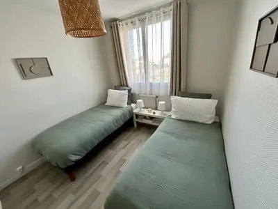 Un ou plusieurs lits dans un hébergement de l'établissement Cocon Cosy Verdoyant - Free Private Parking, Breakfast, Wifi, Netflix