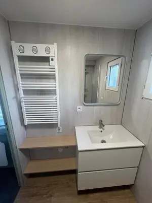 Salle de bains dans l'établissement Appartement lumineux design 2 chambres centre et Cité de la Mer