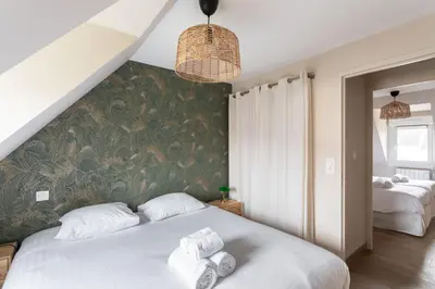 Un ou plusieurs lits dans un hébergement de l'établissement Chez Lisette - Maison climatisée dans Cancale