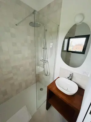 Salle de bains dans l'établissement La Maison du Nice Caennais