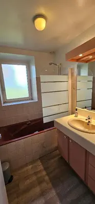 Salle de bains dans l'établissement Maison typique Normande Mont St Michel