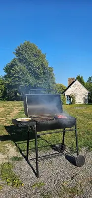 Barbecue disponible mis à disposition des clients de la maison de vacances