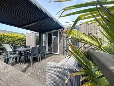 Balcon ou terrasse dans l'établissement Mobil-home Grand Confort: 2 ch, piscine, plage à 200m, parking, wifi - FR-1-361A-96