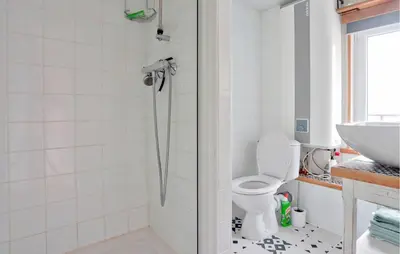 Salle de bains dans l'établissement 1 Bedroom Cozy Apartment In Carolles