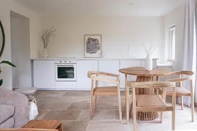 Cuisine ou kitchenette dans l'établissement Les Voiles Blanches - Appartement dans un château