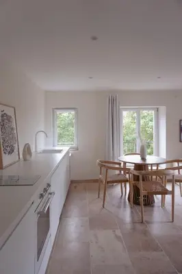 Cuisine ou kitchenette dans l'établissement Les Voiles Blanches - Appartement dans un château