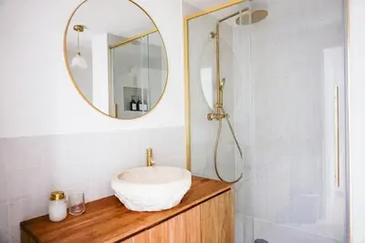 Salle de bains dans l'établissement Les Voiles Blanches - Appartement dans un château