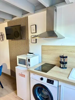 Cuisine ou kitchenette dans l'établissement L'escale du Mont