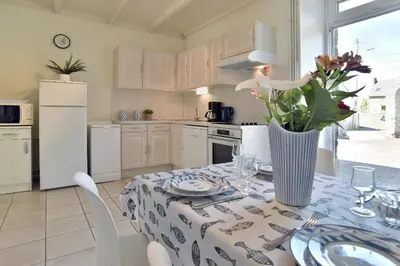 Cuisine ou kitchenette dans l'établissement Larmoricaine