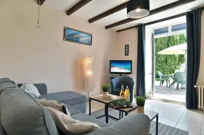 Télévision ou salle de divertissement dans l'établissement Larmoricaine