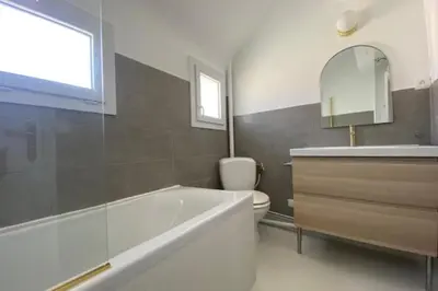 Salle de bains dans l'établissement La Casa Plume proche du centre et de la mer