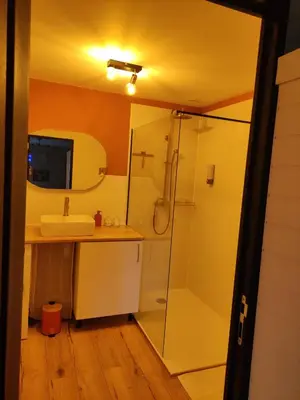 Salle de bains dans l'établissement La vie est belle