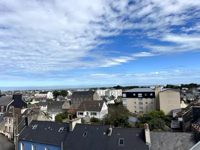 Vue générale sur Cherbourg-en-Cotentin ou vue de la ville depuis l'appartement