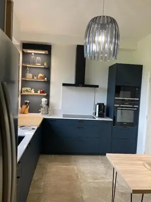 Cuisine ou kitchenette dans l'établissement Villa Cancale, vue mer, 15 pers, plage à 200m