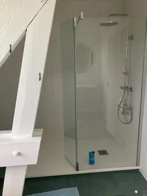 Salle de bains dans l'établissement Villa Cancale, vue mer, 15 pers, plage à 200m