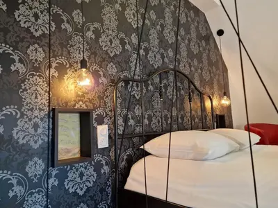 Un ou plusieurs lits dans un hébergement de l'établissement Le Triplex Romantique Balneo duo et Sauna