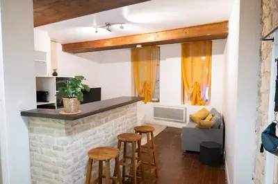 Coin salon dans l'établissement Plein cœur Historique de Caen - Quartier animé - au pied des boutiques, bars et restaurants