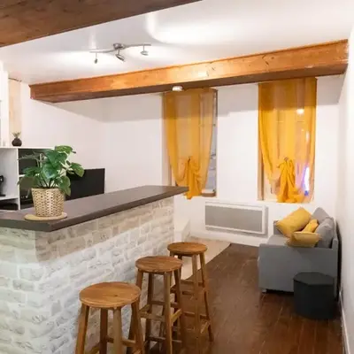Plein cœur Historique de Caen - Quartier animé - au pied des boutiques
