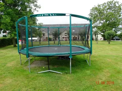 Aire de jeux pour enfants de l'établissement Les Gîtes Champêtres Walnut cottage