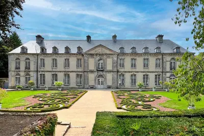 Jardin de l'établissement Les calèches de l'Hôtel de Beaumont