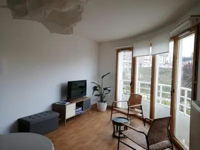 Télévision ou salle de divertissement dans l'établissement appart de charme -proche du jardin Dior