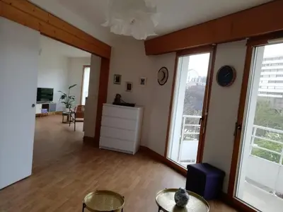 Télévision ou salle de divertissement dans l'établissement appart de charme -proche du jardin Dior
