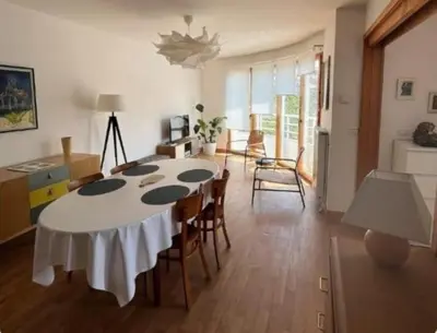 Télévision ou salle de divertissement dans l'établissement appart de charme -proche du jardin Dior