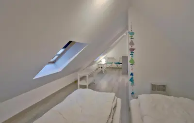 Un ou plusieurs lits dans un hébergement de l'établissement Cozy Home In Quettehou With Wifi