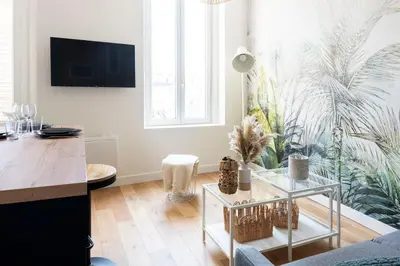 Télévision ou salle de divertissement dans l'établissement Petit appartement pour 2 à 3 personnes