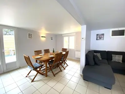 Coin salon dans l'établissement Holiday Home in Kairon near the Beach