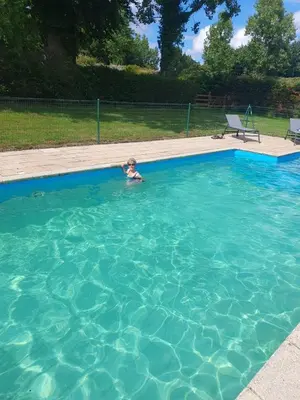 Piscine de l'établissement Country House La Feronnière ou située à proximité