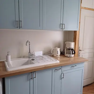 Cuisine ou kitchenette dans l'établissement L'Epicerie Maison années 30