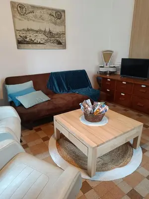 Coin salon dans l'établissement L'Epicerie Maison années 30