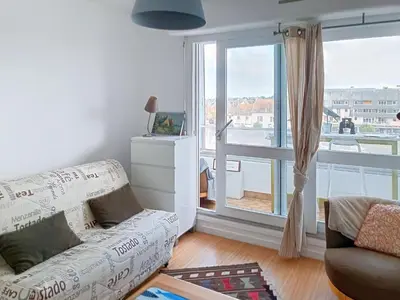 Coin salon dans l'établissement Studio lumineux avec vue sur port, parking et wifi - FR-1-746-27
