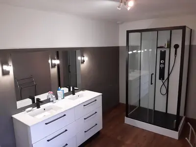 Salle de bains dans l'établissement Maison campagne